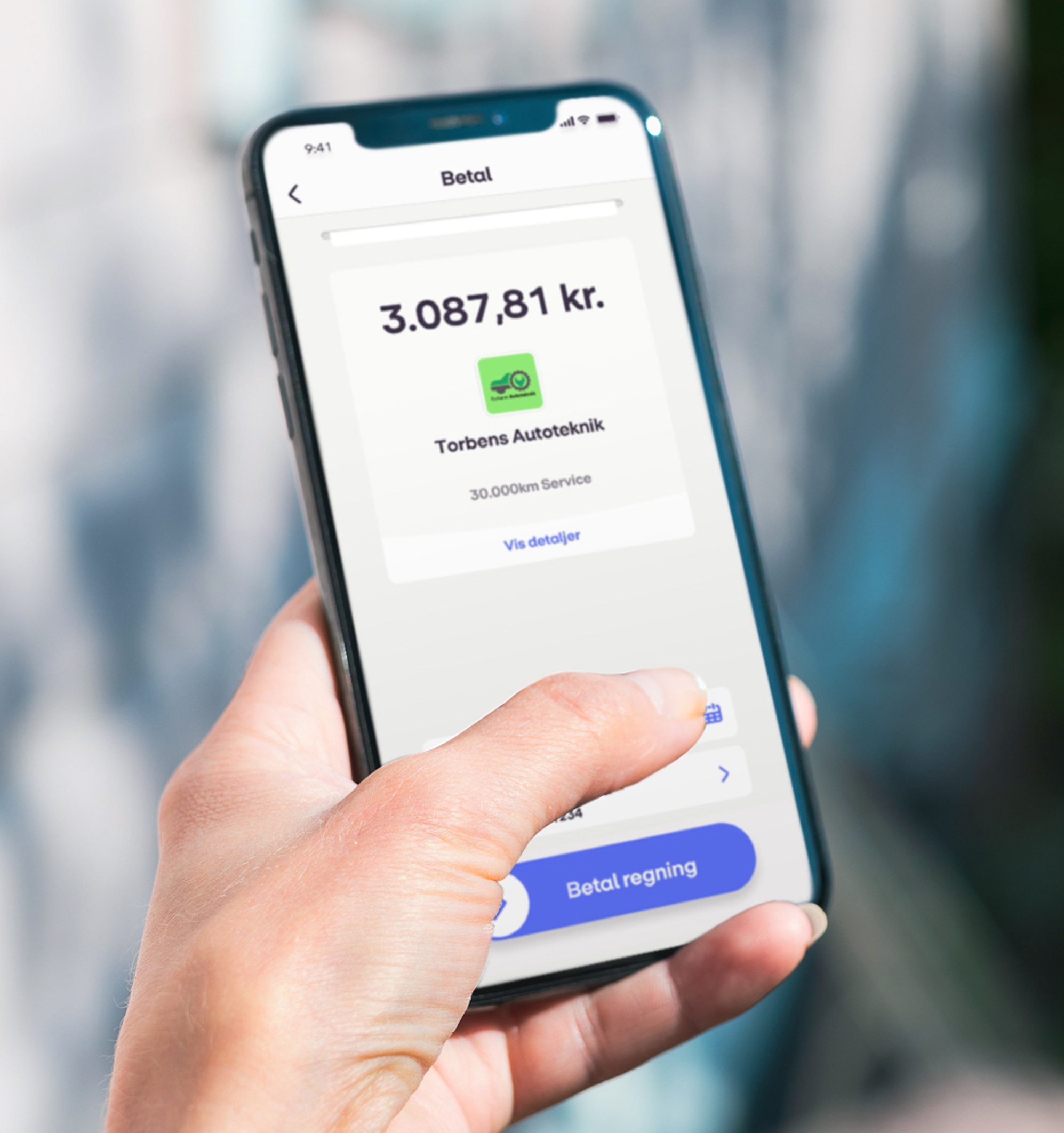 Billede som viser betalingen af regningen med MobilePay Invoice på en telefon.